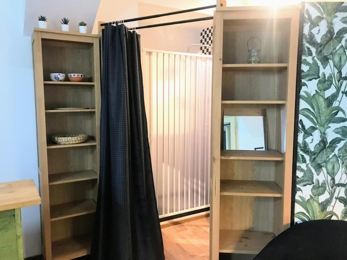 Fun Tiki Vibe / Charles Bridge / Netflix Apartmán